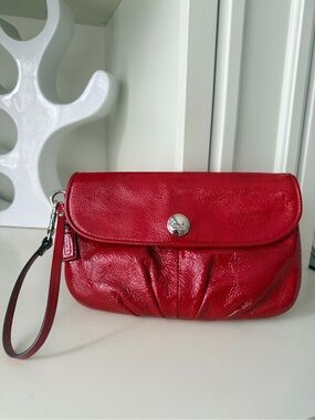 Y2K Vintage 2000’S COACH Patent Leather Shiny Red Large Clutch Bag Like New